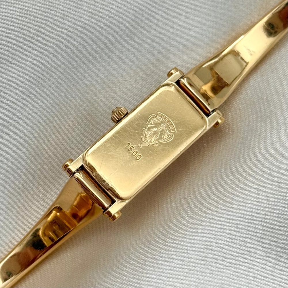 AUTHENTIC VINTAGE GUCCI DAINTY GOLD WATCH - WITH BOX - Picture 8 of 8